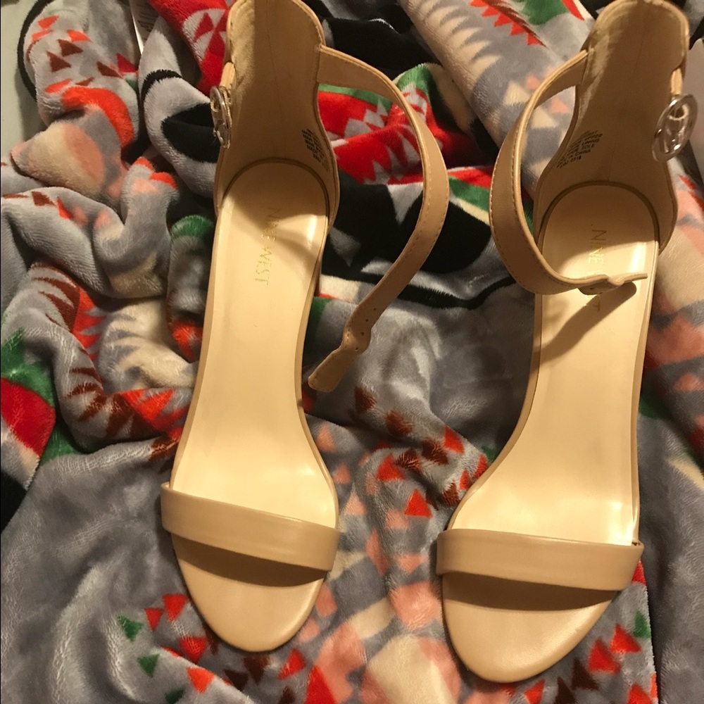NINE WEST BLOCK HEEL SANDALS